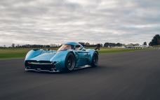 McMurtry_Speirling_PURE_VP1_at_Castle_Combe_with_Pitlane_in_background
