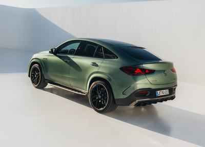 Das neue Mercedes-AMG GLE 63 S 4MATIC+ Coupé, 2026.

Mercedes-AMG GLE 63 S 4MATIC+ Coupé | Energieverbrauch kombiniert 13,4-13,1 l/100 km | CO2 Emissionen kombiniert 303-297 g/km | CO2 Klasse: G1

[1] Die Angaben sind vorläufig. Es liegen bislang weder bestätigte Werte von einer amtlich anerkannten Prüforganisation noch eine EG-Typgenehmigung noch eine Konformitätsbescheinigung mit amtlichen Werten vor. Abweichungen zwischen den Angaben und den amtlichen Werten sind möglich. 

The new Mercedes-AMG GLE 63 S 4MATIC+ Coupé, 2026.

Mercedes‑AMG GLE 63 S 4MATIC+ Coupé | Energy consumption combined 13.4-13.1 l/100 km | CO2 emissions combined 303-297 g/km | CO2 class: G1

[1] The figures are preliminary. No confirmed values from an officially recognized testing organization, EC type approval, or certificate of conformity with official values are available at this time. Deviations between the figures and the official values are possible.