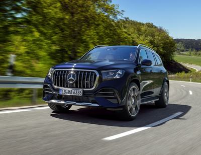 Der neue Mercedes-AMG GLS 63 4MATIC+ SUV, 2026.

Mercedes-AMG GLS 63 4MATIC+ SUV | Energieverbrauch kombiniert 13,7-13,4 l/100 km | CO2 Emissionen kombiniert 312-305 g/km | CO2 Klasse: G1

[1] Die Angaben sind vorläufig. Es liegen bislang weder bestätigte Werte von einer amtlich anerkannten Prüforganisation noch eine EG-Typgenehmigung noch eine Konformitätsbescheinigung mit amtlichen Werten vor. Abweichungen zwischen den Angaben und den amtlichen Werten sind möglich. 

The new Mercedes-AMG GLS 63 4MATIC+ SUV, 2026.

Mercedes‑AMG GLS 63 4MATIC+ SUV | Combined energy consumption 13.7-13.4 l/100 km | Combined CO₂ emissions 312-305 g/km | CO₂ class: G1

[1] The figures are preliminary. No confirmed values from an officially recognized testing organization, EC type approval, or certificate of conformity with official values are available at this time. Deviations between the figures and the official values are possible.