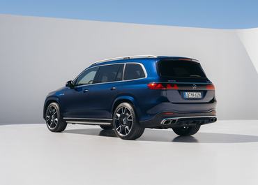 Der neue Mercedes-AMG GLS 63 4MATIC+ SUV, 2026.

Mercedes-AMG GLS 63 4MATIC+ SUV | Energieverbrauch kombiniert 13,7-13,4 l/100 km | CO2 Emissionen kombiniert 312-305 g/km | CO2 Klasse: G1

[1] Die Angaben sind vorläufig. Es liegen bislang weder bestätigte Werte von einer amtlich anerkannten Prüforganisation noch eine EG-Typgenehmigung noch eine Konformitätsbescheinigung mit amtlichen Werten vor. Abweichungen zwischen den Angaben und den amtlichen Werten sind möglich. 

The new Mercedes-AMG GLS 63 4MATIC+ SUV, 2026.

Mercedes‑AMG GLS 63 4MATIC+ SUV | Combined energy consumption 13.7-13.4 l/100 km | Combined CO₂ emissions 312-305 g/km | CO₂ class: G1

[1] The figures are preliminary. No confirmed values from an officially recognized testing organization, EC type approval, or certificate of conformity with official values are available at this time. Deviations between the figures and the official values are possible.