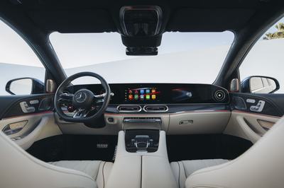 Der neue Mercedes-AMG GLS 63 4MATIC+ SUV, 2026.Mercedes-AMG GLS 63 4MATIC+ SUV | Energieverbrauch kombiniert 13,7-13,4 l/100 km | CO2 Emissionen kombiniert 312-305 g/km | CO2 Klasse: G1[1] Die Angaben sind vorläufig. Es liegen bislang weder bestätigte Werte von einer amtlich anerkannten Prüforganisation noch eine EG-Typgenehmigung noch eine Konformitätsbescheinigung mit amtlichen Werten vor. Abweichungen zwischen den Angaben und den amtlichen Werten sind möglich. The new Mercedes-AMG GLS 63 4MATIC+ SUV, 2026.Mercedes‑AMG GLS 63 4MATIC+ SUV | Combined energy consumption 13.7-13.4 l/100 km | Combined CO₂ emissions 312-305 g/km | CO₂ class: G1[1] The figures are preliminary. No confirmed values from an officially recognized testing organization, EC type approval, or certificate of conformity with official values are available at this time. Deviations between the figures and the official values are possible.