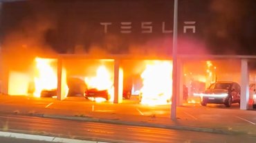 Tesla-Fire-Showroom-Australia-2048x1152