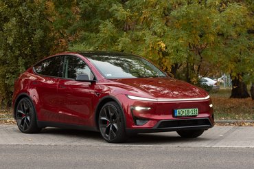 Tesla Model Y Performance 2025-01.jpg