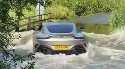 aston-martin-vantage-vízkár