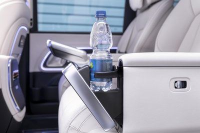 Der neue vollelektrische Mercedes-Benz VLE - Die Angaben sind vorläufig und wurden intern nach Maßgabe der Zertifizierungsmethode „WLTP-Prüfverfahren“ ermittelt. Es liegen bislang weder eine EG-Typgenehmigung noch eine Konformitätsbescheinigung mit amtlichen Werten vor. Abweichungen zwischen den Angaben und den amtlichen Werten sind möglich. The all-new electric Mercedes-Benz VLE - Figures are preliminary and were determined internally in accordance with the "WLTPtest procedure"certificationmethod. At present, there has been neither an EC typeapprovalnor a certificate ofconformitywith official values. There may be discrepancies between thefigures providedand the official values.