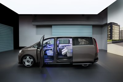 Der neue vollelektrische Mercedes-Benz VLE - Die Angaben sind vorläufig und wurden intern nach Maßgabe der Zertifizierungsmethode „WLTP-Prüfverfahren“ ermittelt. Es liegen bislang weder eine EG-Typgenehmigung noch eine Konformitätsbescheinigung mit amtlichen Werten vor. Abweichungen zwischen den Angaben und den amtlichen Werten sind möglich. The all-new electric Mercedes-Benz VLE - Figures are preliminary and were determined internally in accordance with the "WLTPtest procedure"certificationmethod. At present, there has been neither an EC typeapprovalnor a certificate ofconformitywith official values. There may be discrepancies between thefigures providedand the official values.
