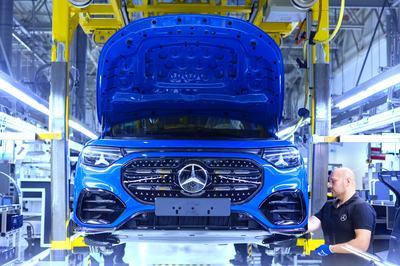 Mercedes-Benz Werk Kecskemét - Einblick in die Produktion des neuen Mercedes-Benz GLB Mercedes Benz plant Kecskemét - Insight into production of the new Mercedes-Benz GLB