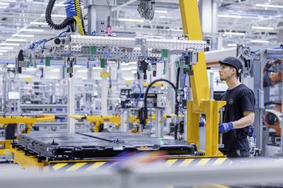 Mercedes-Benz Werk Kecskemét - Einblick in die Produktion des neuen Mercedes-Benz GLB Mercedes Benz plant Kecskemét - Insight into production of the new Mercedes-Benz GLB