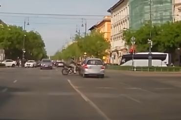 motoros-gázolás-oktogon-bpiautósok