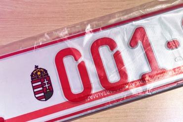 piros-sportrendszám-mnasz