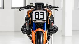 r1300r-superhooligan-1