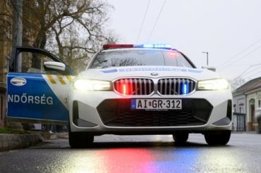 rendőrautó-bmw-kékvillogó-policehu