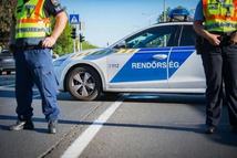 rendőrök lead plusz egy autó