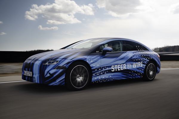 Steer-by-Wire wird RealitÃ¤t bei Mercedes-Benz: vÃ¶llig neuartiges LenkgefÃ¼hl kombiniert mit maximaler Sicherheit Steer-by-wire becomes reality at Mercedes-Benz: a completely new steering experience combined with maximum safety